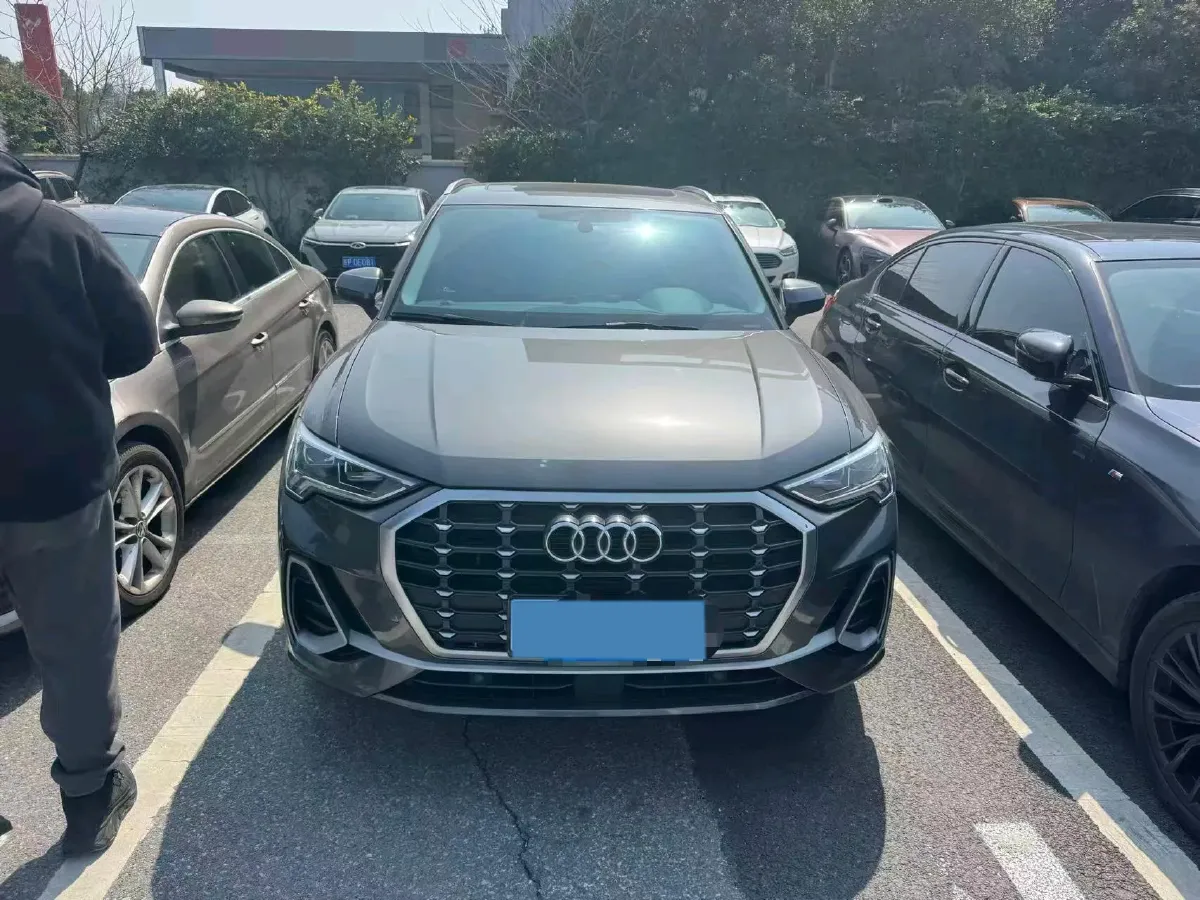 2022 Audi Q3 1.4T 150HP L4 7DCT,autocango,china used car exporter,china ev exporter,chinese used car exporter,chinese used ev exporter