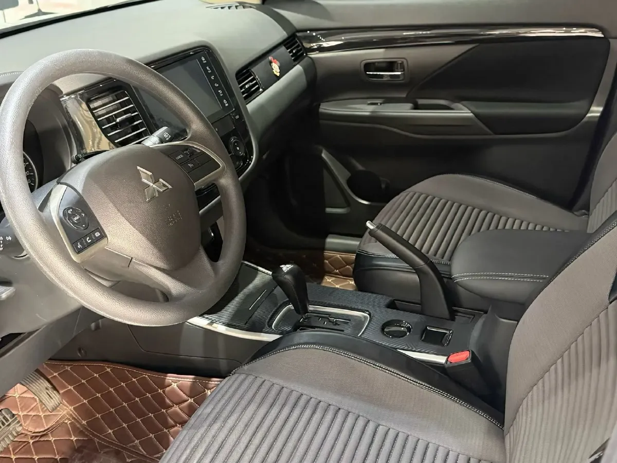 2021 Mitsubishi Outlander 2.0L 166HP L4 CVT,autocango,china used car exporter,china ev exporter,chinese used car exporter,chinese used ev exporter