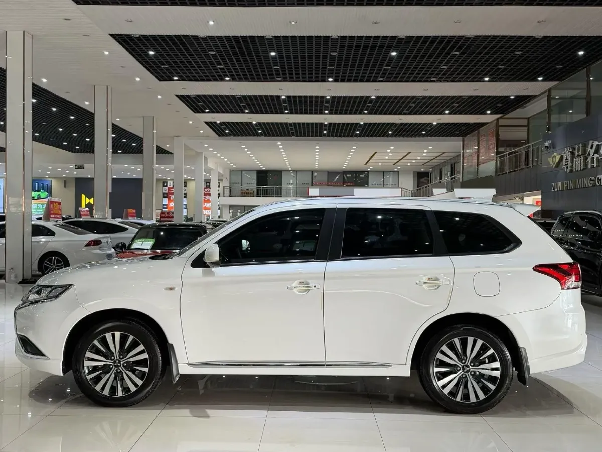 2021 Mitsubishi Outlander 2.0L 166HP L4 CVT,autocango,china used car exporter,china ev exporter,chinese used car exporter,chinese used ev exporter