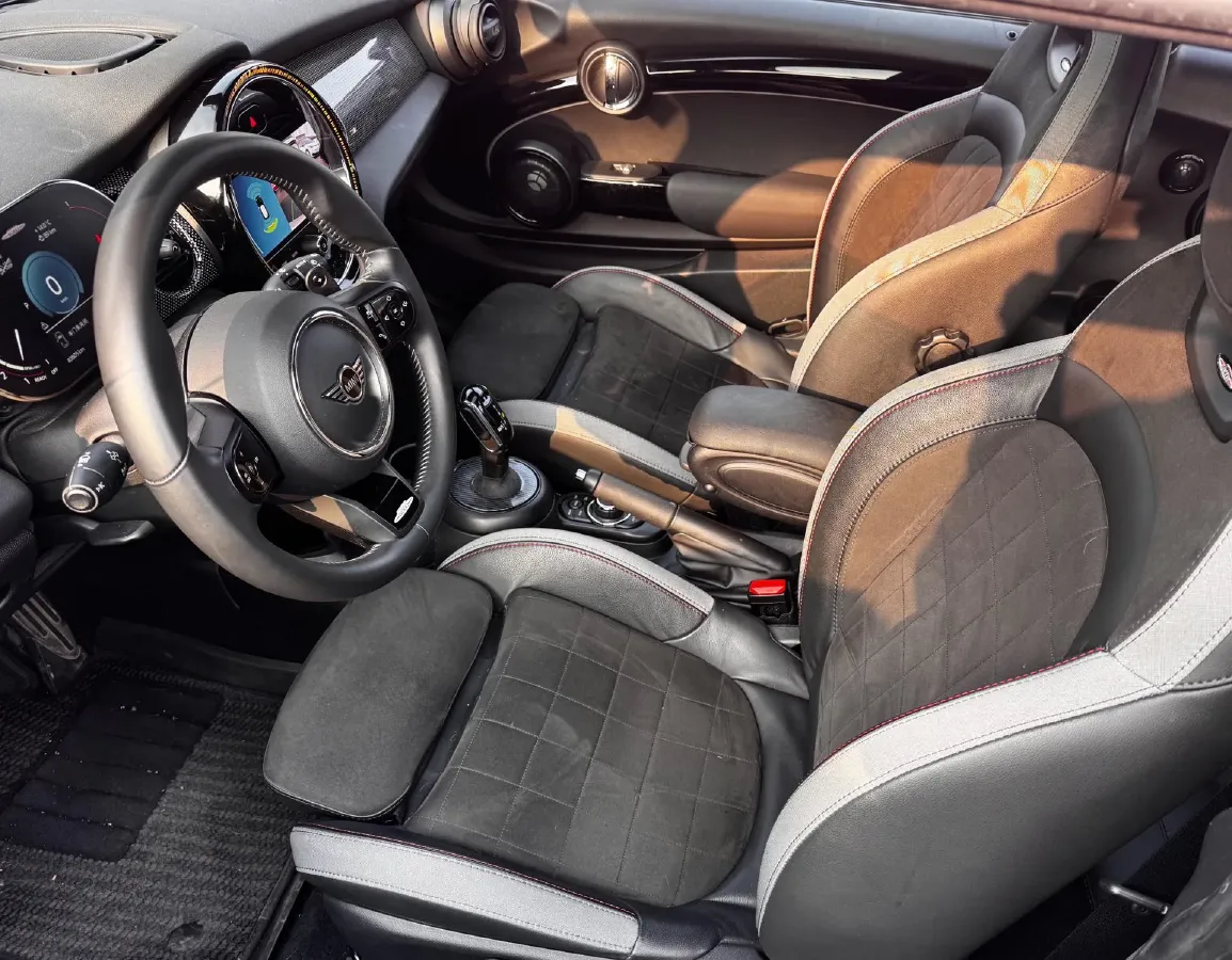 2023 MINI JCW 2.0T 231HP L4 8AT,autocango,china used car exporter,china ev exporter,chinese used car exporter,chinese used ev exporter