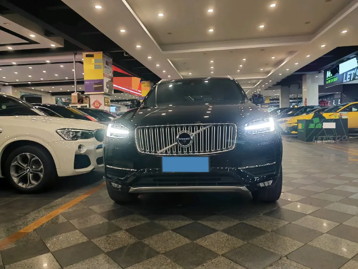 2019 Volvo XC90 2.0T 320HP L4 8AT,autocango,china used car exporter,china ev exporter,chinese used car exporter,chinese used ev exporter