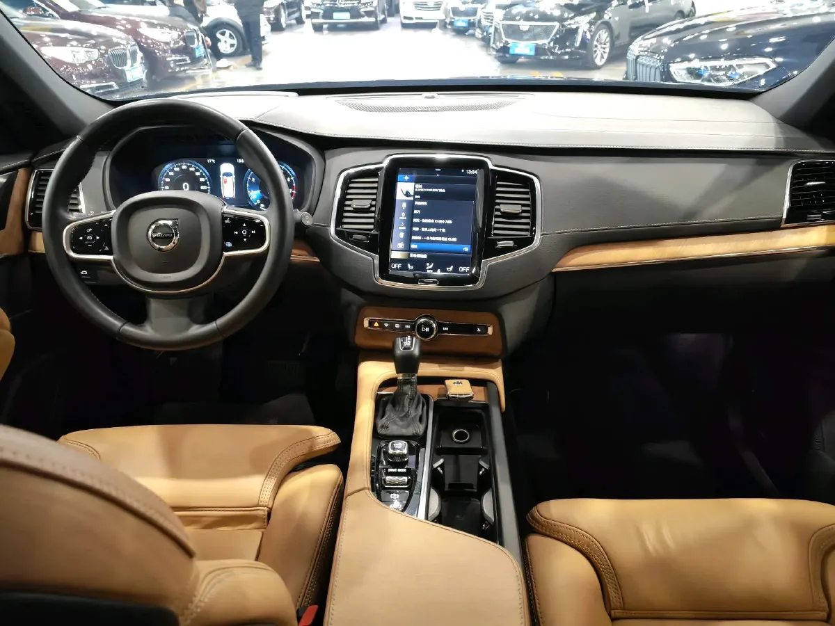 2019 Volvo XC90 2.0T 320HP L4 8AT,autocango,china used car exporter,china ev exporter,chinese used car exporter,chinese used ev exporter