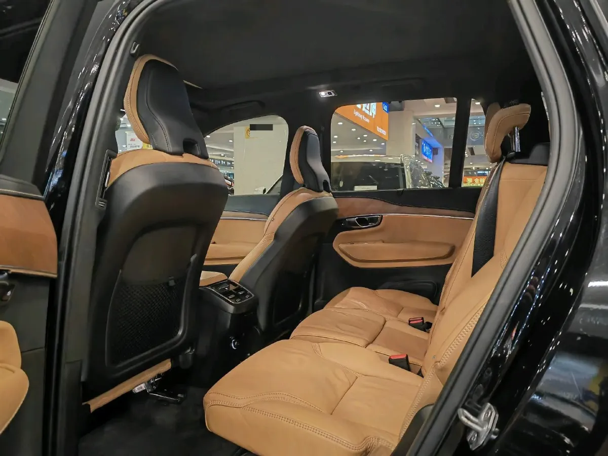 2019 Volvo XC90 2.0T 320HP L4 8AT,autocango,china used car exporter,china ev exporter,chinese used car exporter,chinese used ev exporter