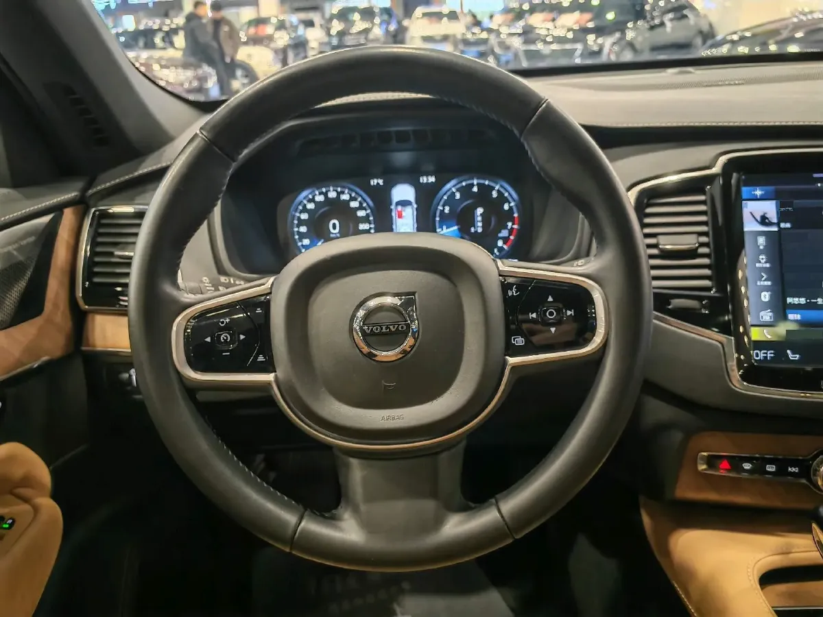 2019 Volvo XC90 2.0T 320HP L4 8AT,autocango,china used car exporter,china ev exporter,chinese used car exporter,chinese used ev exporter