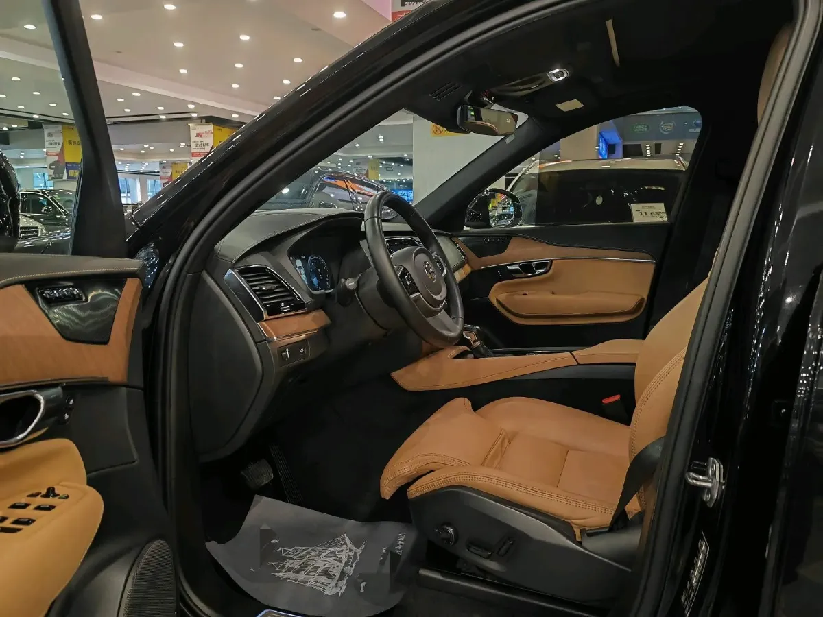 2019 Volvo XC90 2.0T 320HP L4 8AT,autocango,china used car exporter,china ev exporter,chinese used car exporter,chinese used ev exporter