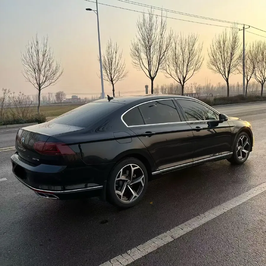 2025 Volkswagen Magotan 2.0T 186HP L4 7DCT,autocango,china used car exporter,china ev exporter,chinese used car exporter,chinese used ev exporter