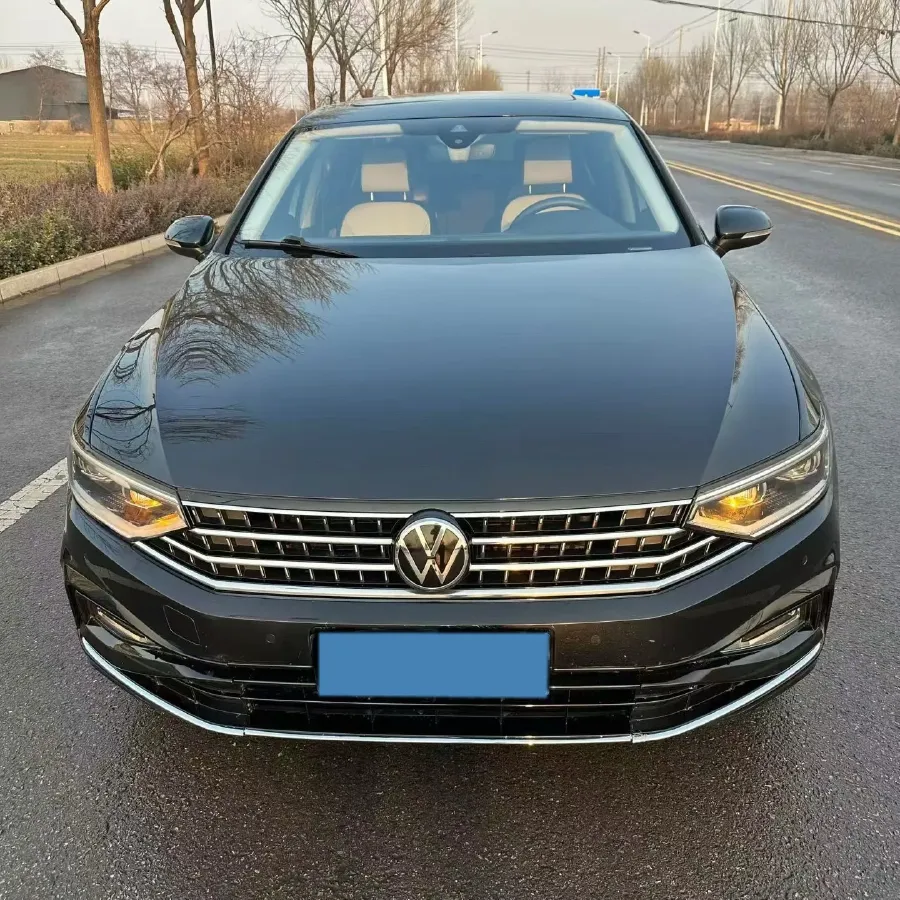 2025 Volkswagen Magotan 2.0T 186HP L4 7DCT,autocango,china used car exporter,china ev exporter,chinese used car exporter,chinese used ev exporter