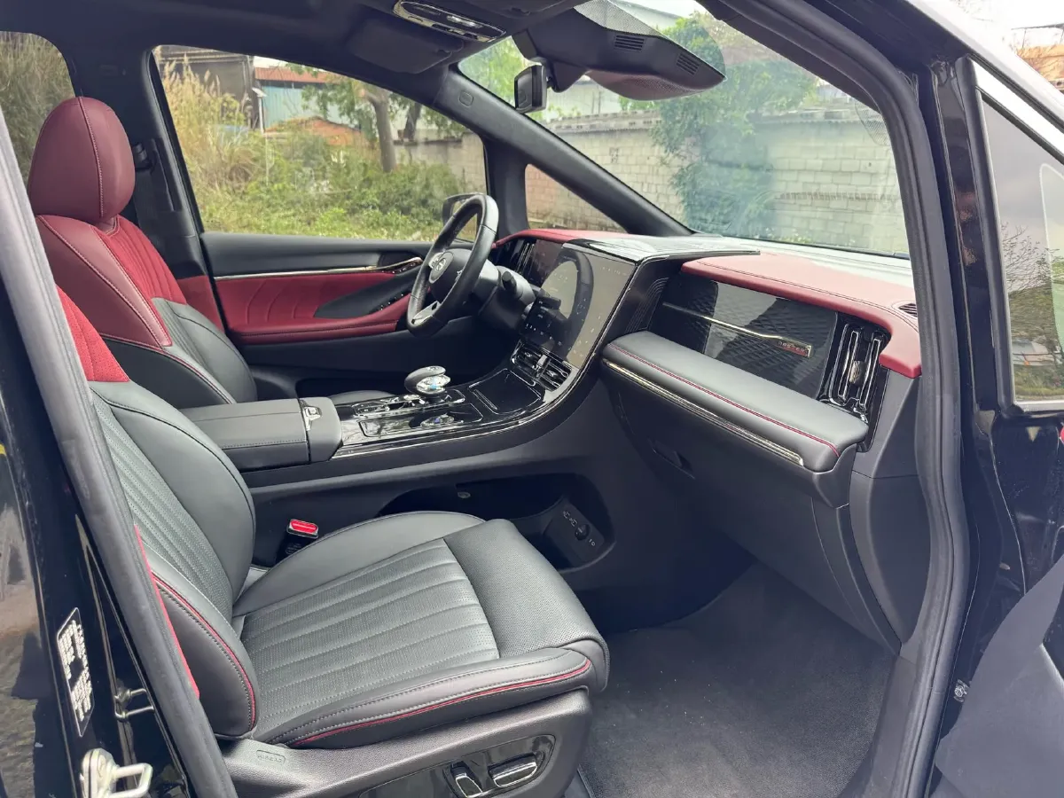 2023 GAC Trumpchi M8 2.0T 252HP L4 8AT,autocango,china used car exporter,china ev exporter,chinese used car exporter,chinese used ev exporter