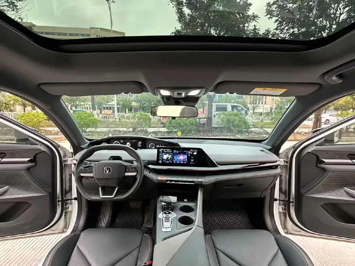 2022 ChangAn UNI-V 1.5T 188HP L4 7DCT,autocango,china used car exporter,china ev exporter,chinese used car exporter,chinese used ev exporter