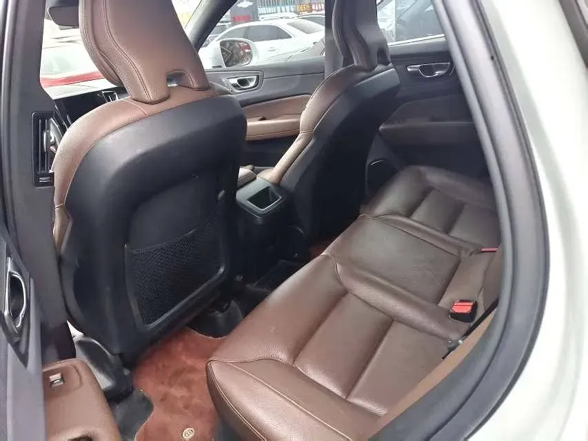 2023 Volvo XC60 2.0T 250HP L4 8AT,autocango,china used car exporter,china ev exporter,chinese used car exporter,chinese used ev exporter