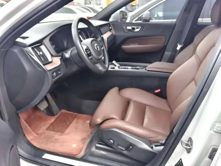 2023 Volvo XC60 2.0T 250HP L4 8AT,autocango,china used car exporter,china ev exporter,chinese used car exporter,chinese used ev exporter