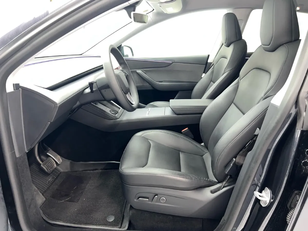 2025 Tesla Model Y BEV 62.5KWH,autocango,china used car exporter,china ev exporter,chinese used car exporter,chinese used ev exporter