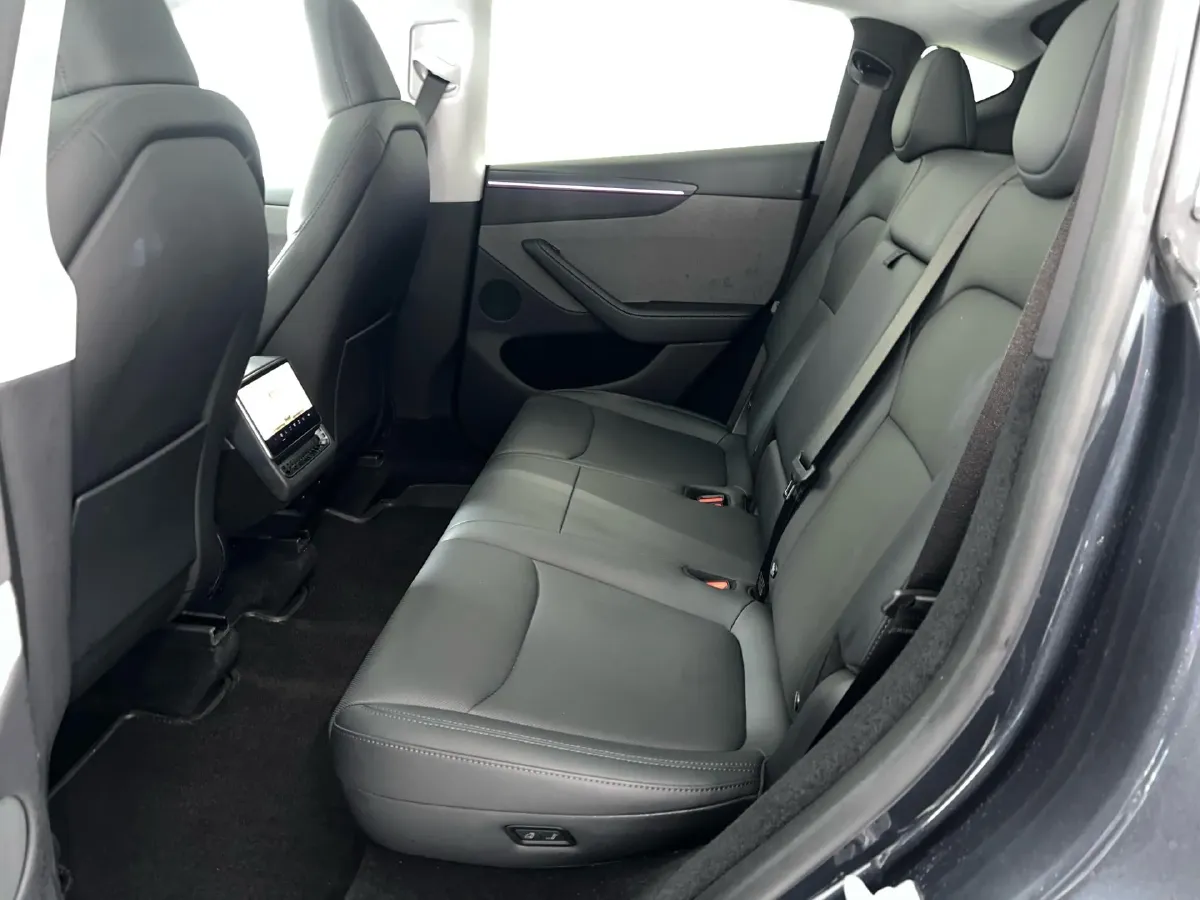 2025 Tesla Model Y BEV 62.5KWH,autocango,china used car exporter,china ev exporter,chinese used car exporter,chinese used ev exporter