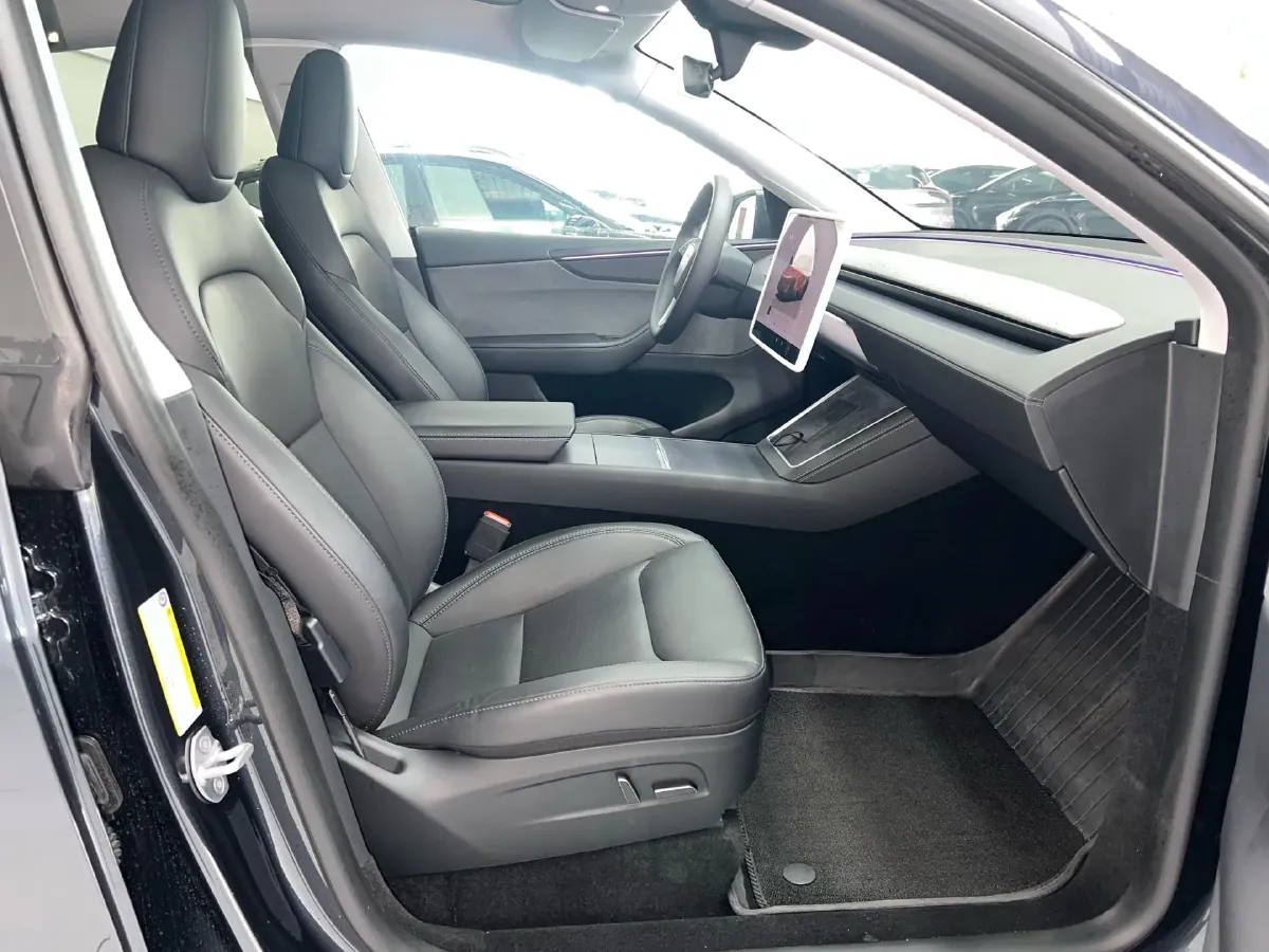 2025 Tesla Model Y BEV 62.5KWH,autocango,china used car exporter,china ev exporter,chinese used car exporter,chinese used ev exporter