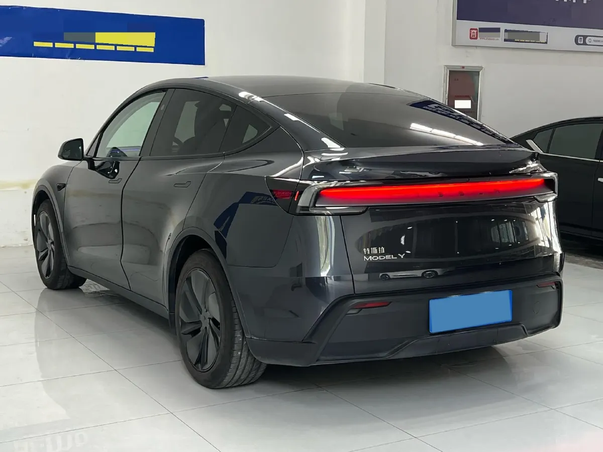 2025 Tesla Model Y BEV 62.5KWH,autocango,china used car exporter,china ev exporter,chinese used car exporter,chinese used ev exporter
