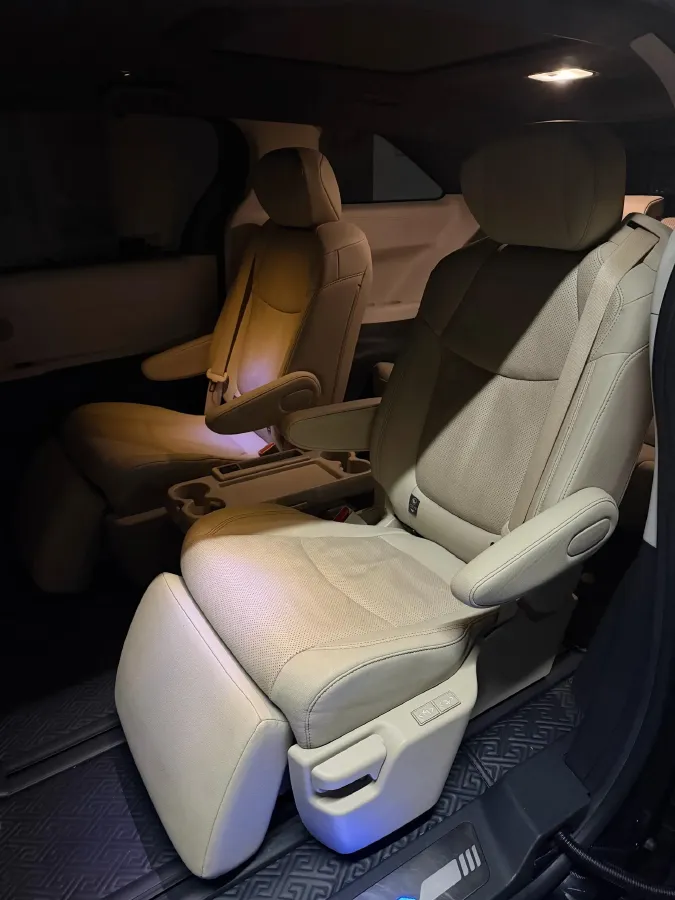 2021 Toyota Sienna 2.5L 192HP L4 E-CVT Hybrid,autocango,china used car exporter,china ev exporter,chinese used car exporter,chinese used ev exporter