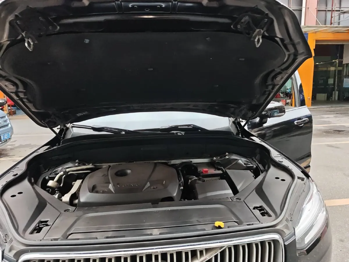 2018 Volvo XC90 2.0T 320HP L4 8AT,autocango,china used car exporter,china ev exporter,chinese used car exporter,chinese used ev exporter