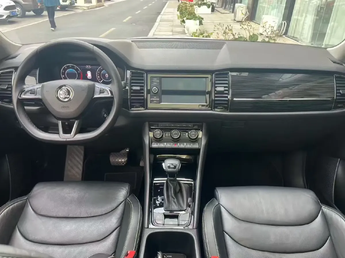 2018 Skoda Kodiak 2.0T 186HP L4 7DCT,autocango,china used car exporter,china ev exporter,chinese used car exporter,chinese used ev exporter