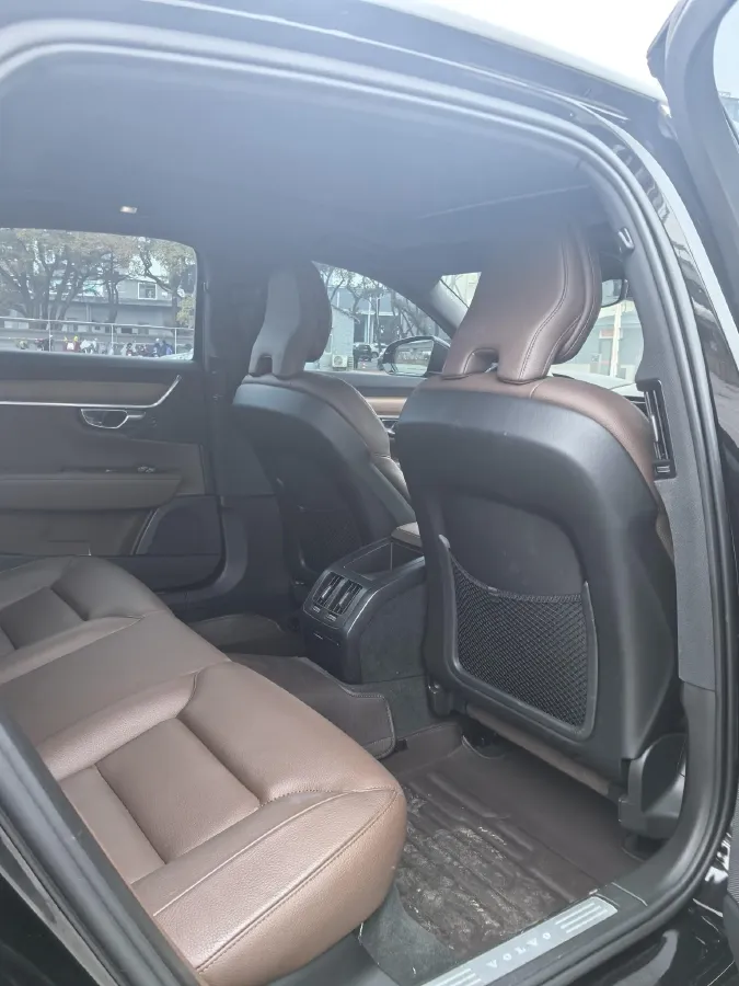 2022 Volvo S90 2.0T 250HP L4 8AT,autocango,china used car exporter,china ev exporter,chinese used car exporter,chinese used ev exporter