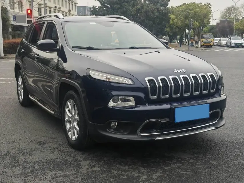 2017 Jeep Cherokee 2.4L 175HP L4 9AT,autocango,china used car exporter,china ev exporter,chinese used car exporter,chinese used ev exporter