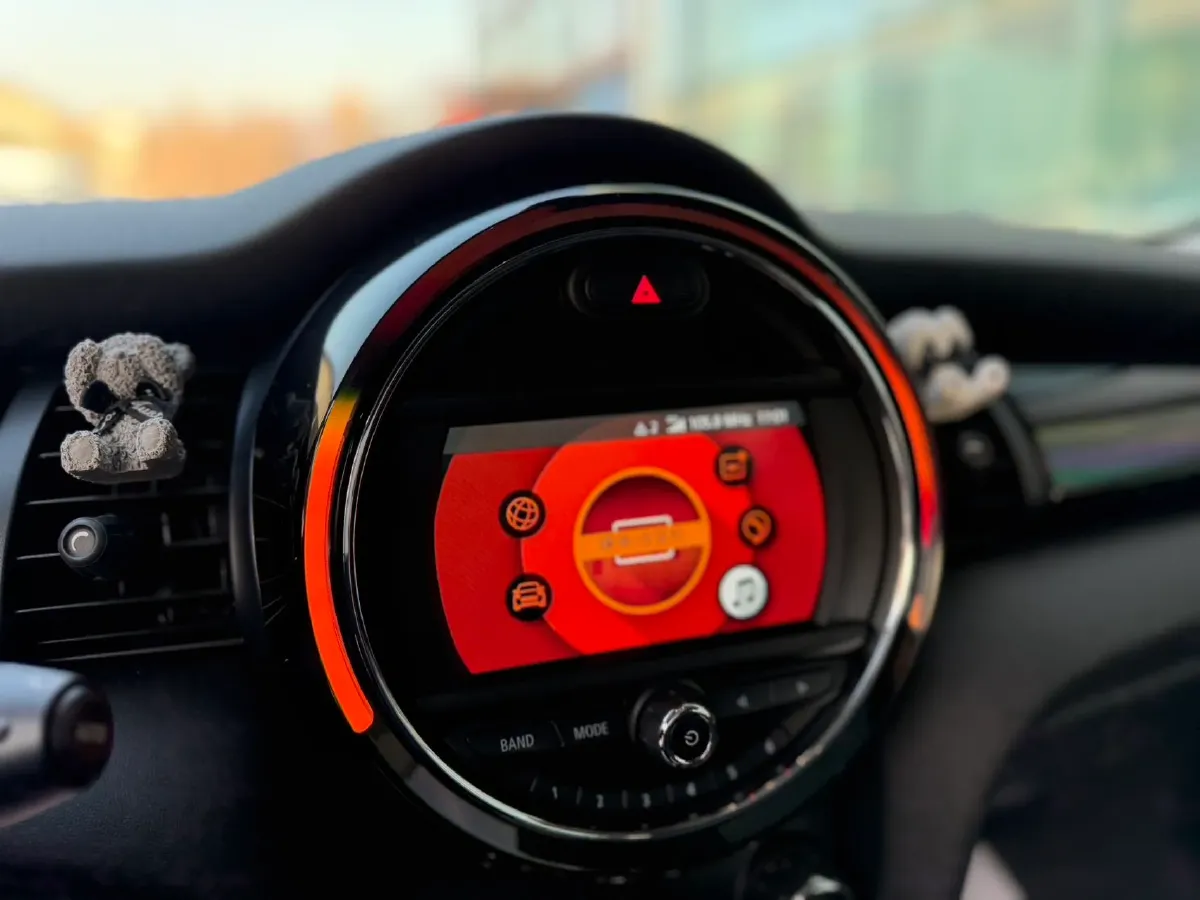 2020 MINI MINI 1.5T 102HP L3 7DCT,autocango,china used car exporter,china ev exporter,chinese used car exporter,chinese used ev exporter