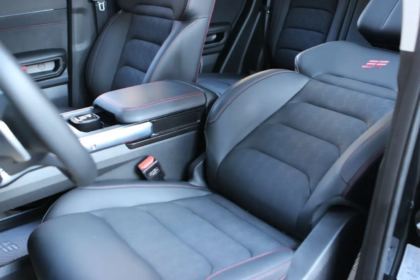 2025 Jetour Traveller 2.0T 254HP L4 8AT,autocango,china used car exporter,china ev exporter,chinese used car exporter,chinese used ev exporter