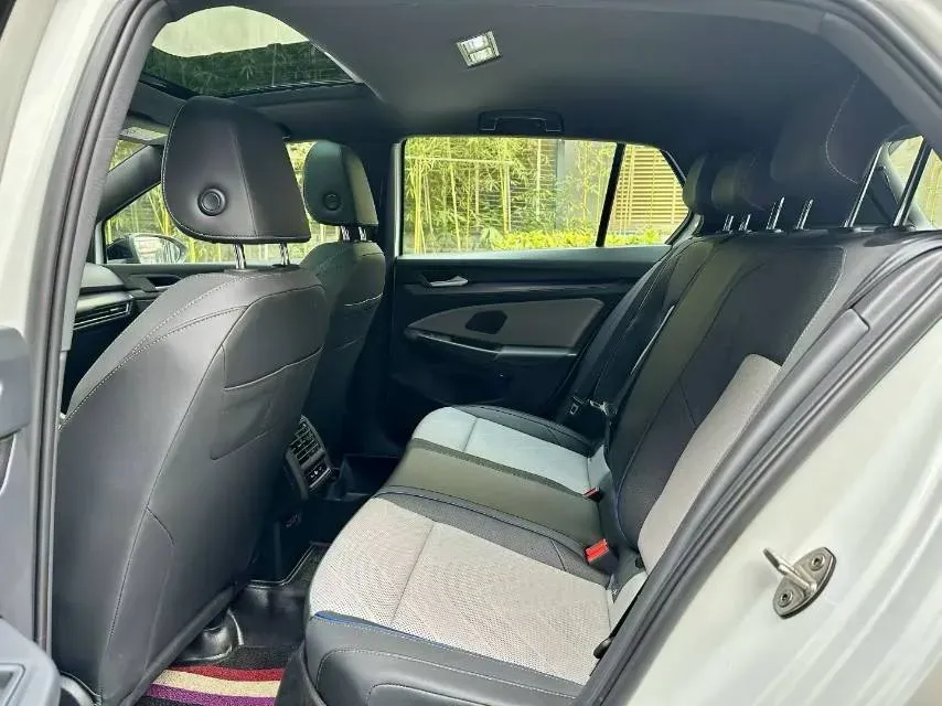 2025 Volkswagen Golf 1.5T 160HP L4 7DCT,autocango,china used car exporter,china ev exporter,chinese used car exporter,chinese used ev exporter