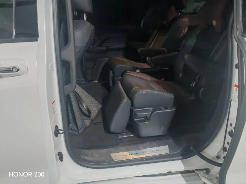 2023 Toyota Granvia 2.5L 189HP L4 E-CVT Hybrid,autocango,china used car exporter,china ev exporter,chinese used car exporter,chinese used ev exporter