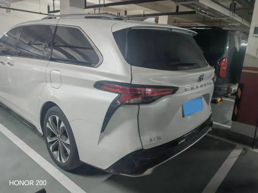 2023 Toyota Granvia 2.5L 189HP L4 E-CVT Hybrid,autocango,china used car exporter,china ev exporter,chinese used car exporter,chinese used ev exporter