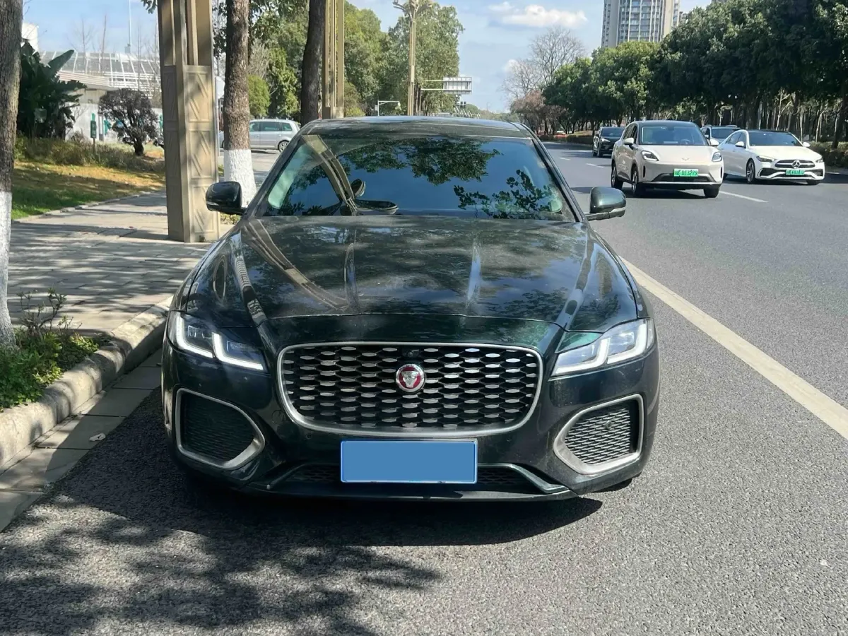 2022 Jaguar XFL 2.0T 200HP L4 8AT,autocango,china used car exporter,china ev exporter,chinese used car exporter,chinese used ev exporter