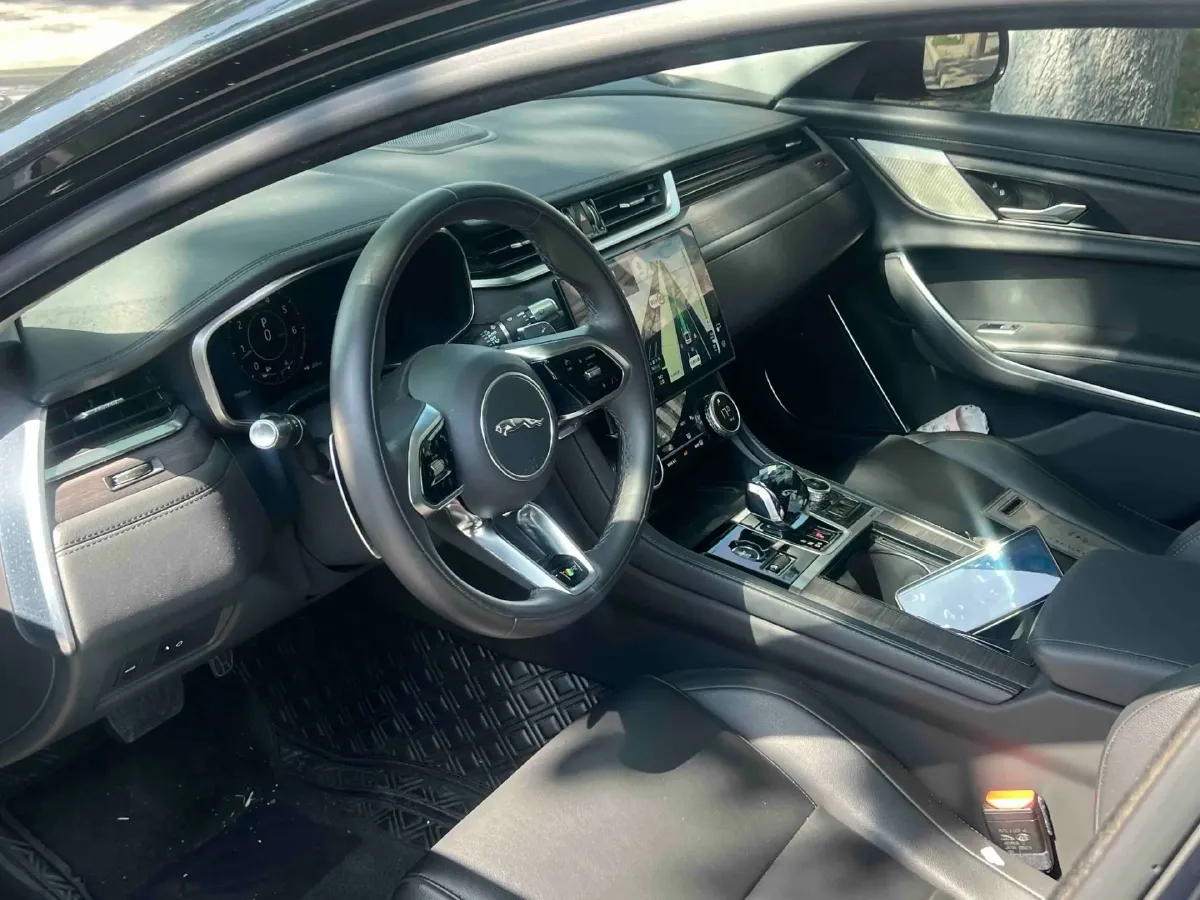 2022 Jaguar XFL 2.0T 200HP L4 8AT,autocango,china used car exporter,china ev exporter,chinese used car exporter,chinese used ev exporter