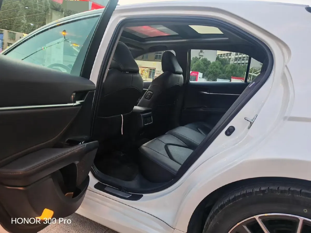 2021 Toyota Camry 2.5L 209HP L4 8AT,autocango,china used car exporter,china ev exporter,chinese used car exporter,chinese used ev exporter