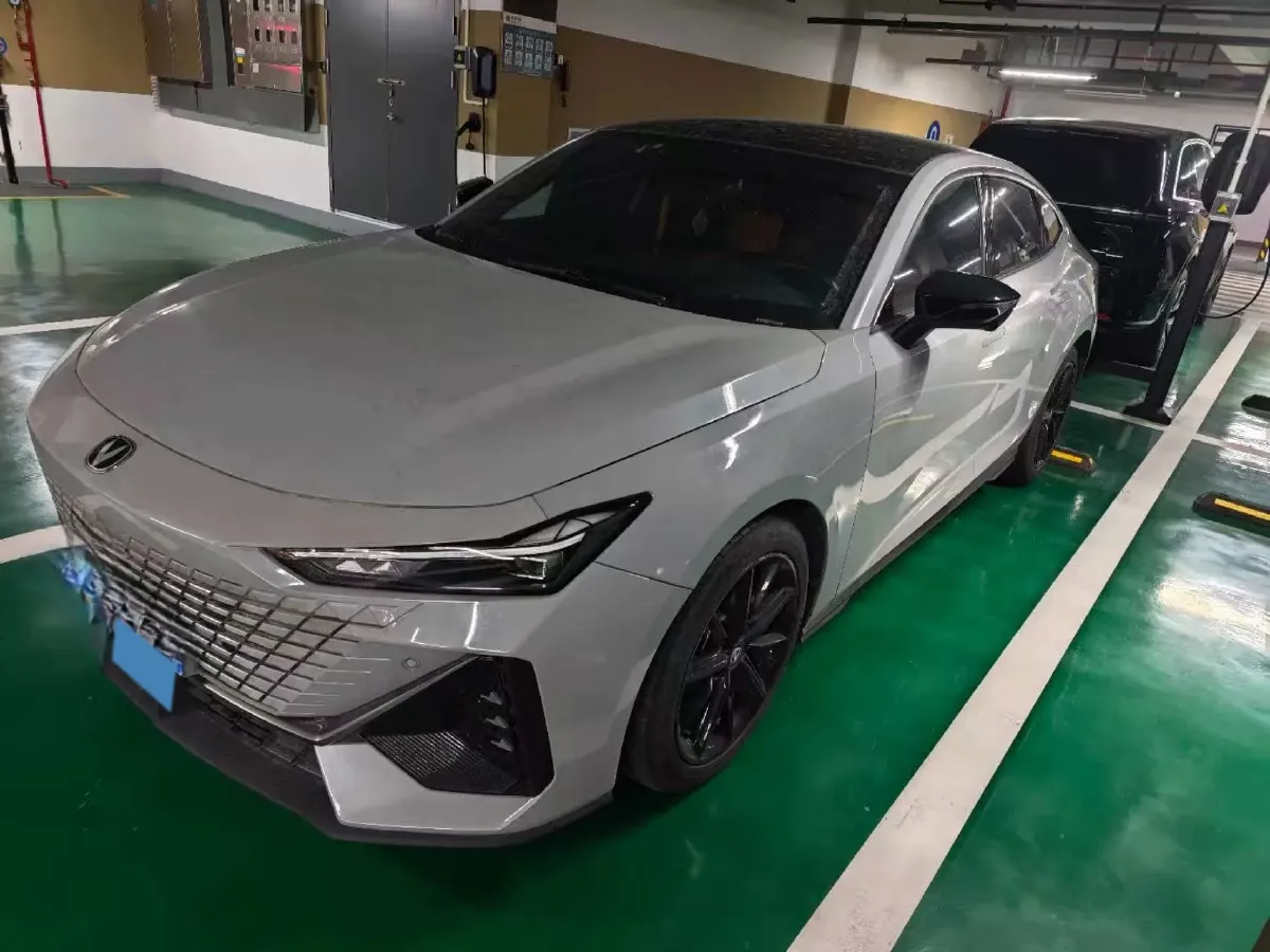 2022 ChangAn UNI-V 1.5T 188HP L4 7DCT,autocango,china used car exporter,china ev exporter,chinese used car exporter,chinese used ev exporter