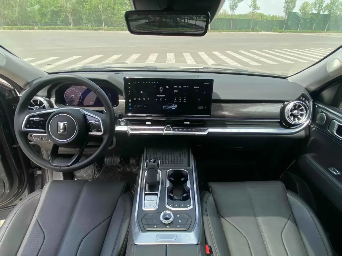 2024 Tank 400 2.0T 252HP L4 9AT PHEV 36.7/37.1KWH,autocango,china used car exporter,china ev exporter,chinese used car exporter,chinese used ev exporter