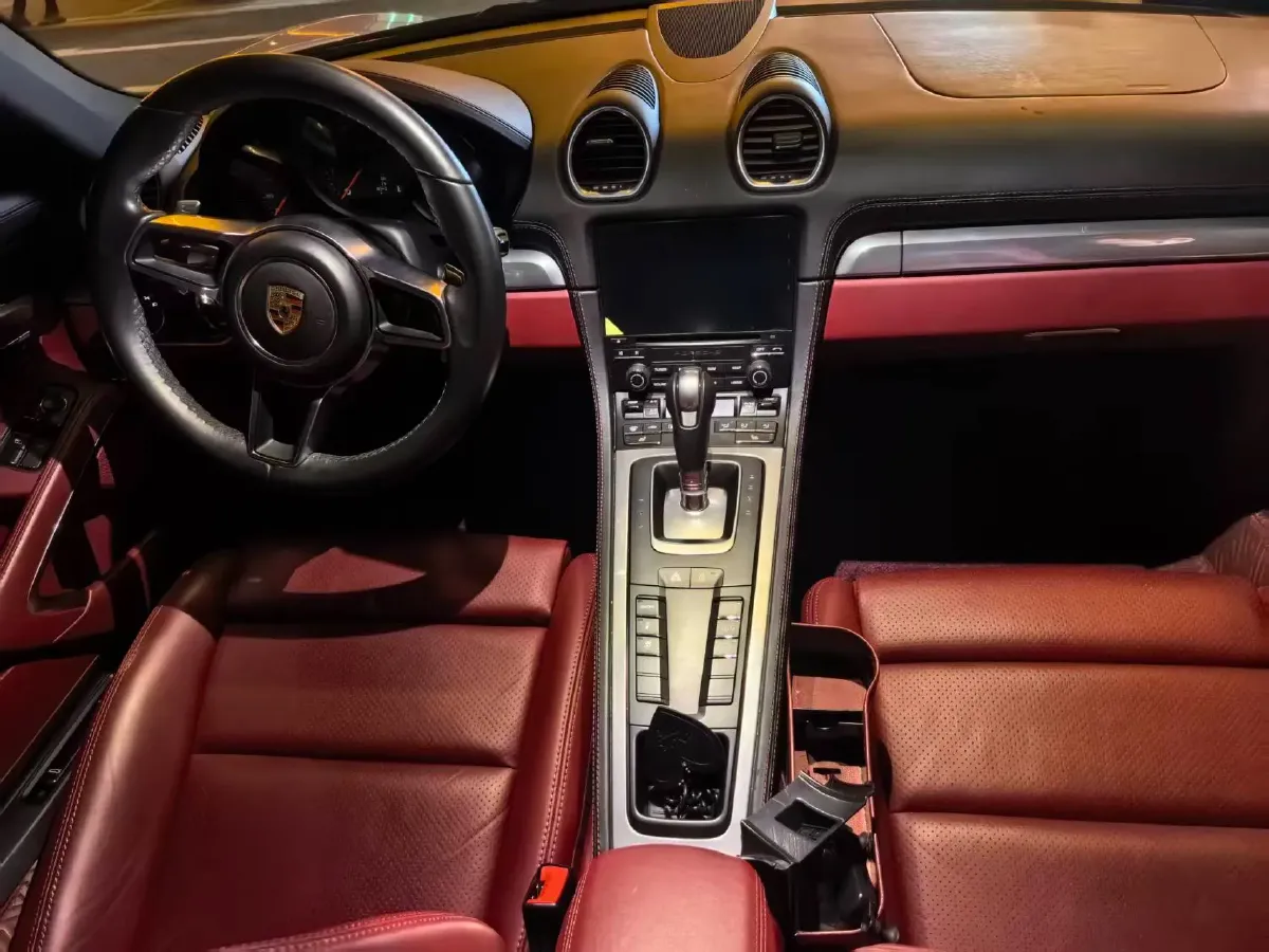 2022 Porsche 718 2.0T 250HP H4 7DCT,autocango,china used car exporter,china ev exporter,chinese used car exporter,chinese used ev exporter