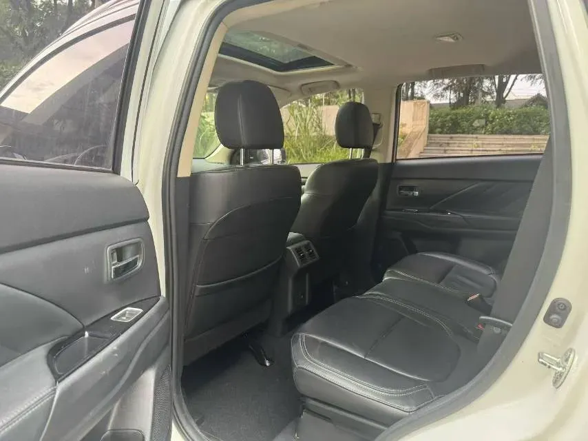 2020 Mitsubishi Outlander 2.0L 166HP L4 CVT,autocango,china used car exporter,china ev exporter,chinese used car exporter,chinese used ev exporter