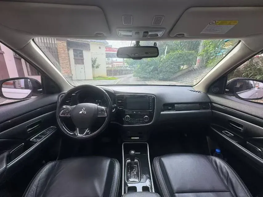 2020 Mitsubishi Outlander 2.0L 166HP L4 CVT,autocango,china used car exporter,china ev exporter,chinese used car exporter,chinese used ev exporter