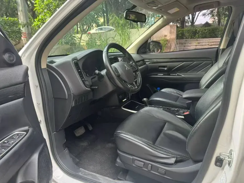 2020 Mitsubishi Outlander 2.0L 166HP L4 CVT,autocango,china used car exporter,china ev exporter,chinese used car exporter,chinese used ev exporter