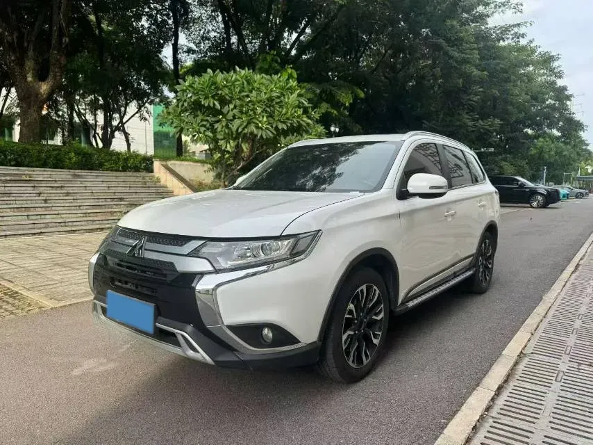 2020 Mitsubishi Outlander 2.0L 166HP L4 CVT,autocango,china used car exporter,china ev exporter,chinese used car exporter,chinese used ev exporter