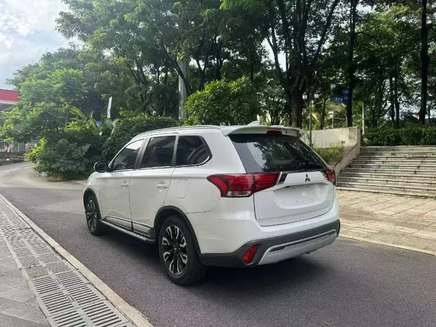 2020 Mitsubishi Outlander 2.0L 166HP L4 CVT,autocango,china used car exporter,china ev exporter,chinese used car exporter,chinese used ev exporter