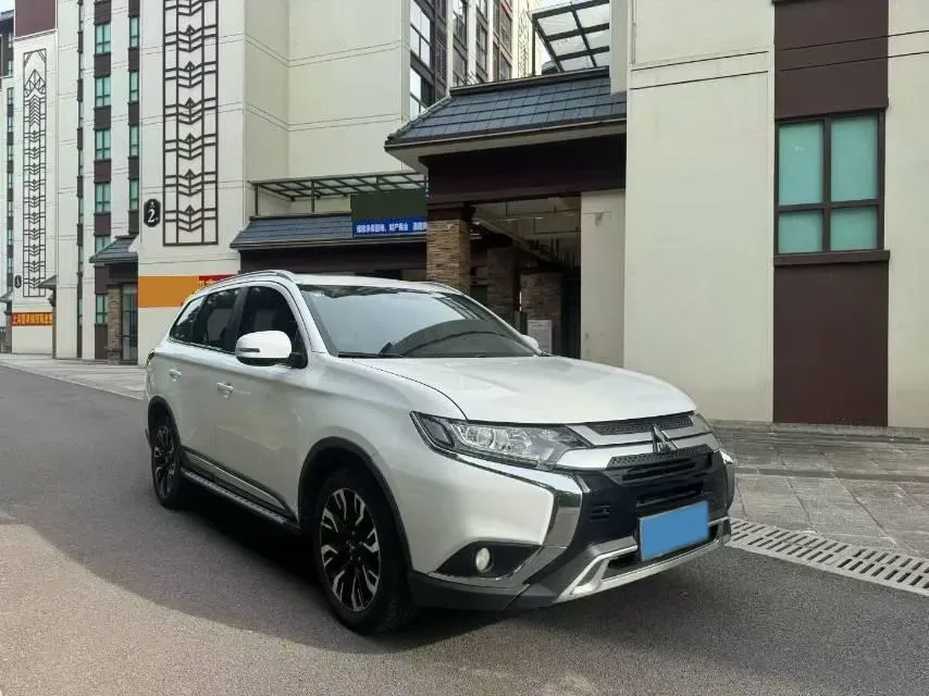 2020 Mitsubishi Outlander 2.0L 166HP L4 CVT,autocango,china used car exporter,china ev exporter,chinese used car exporter,chinese used ev exporter