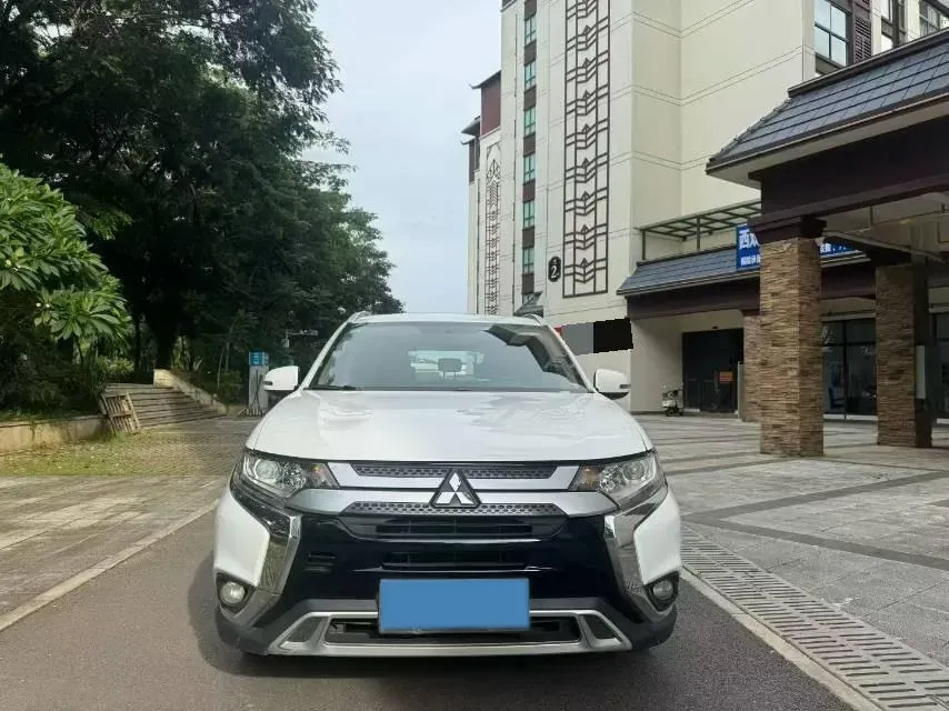 2020 Mitsubishi Outlander 2.0L 166HP L4 CVT,autocango,china used car exporter,china ev exporter,chinese used car exporter,chinese used ev exporter