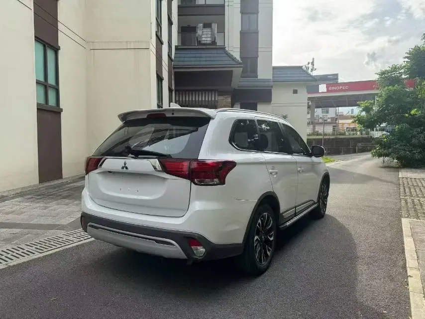 2020 Mitsubishi Outlander 2.0L 166HP L4 CVT,autocango,china used car exporter,china ev exporter,chinese used car exporter,chinese used ev exporter