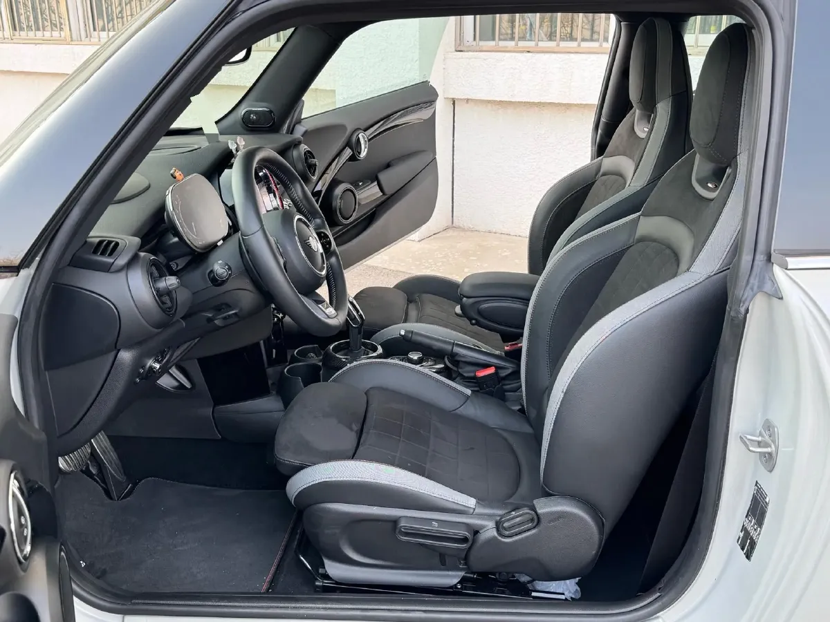 2022 MINI JCW 2.0T 231HP L4 8AT,autocango,china used car exporter,china ev exporter,chinese used car exporter,chinese used ev exporter