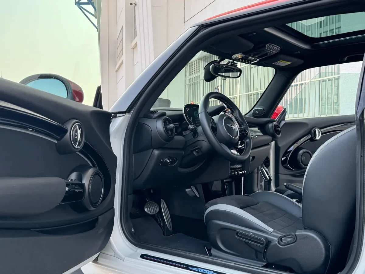 2022 MINI JCW 2.0T 231HP L4 8AT,autocango,china used car exporter,china ev exporter,chinese used car exporter,chinese used ev exporter