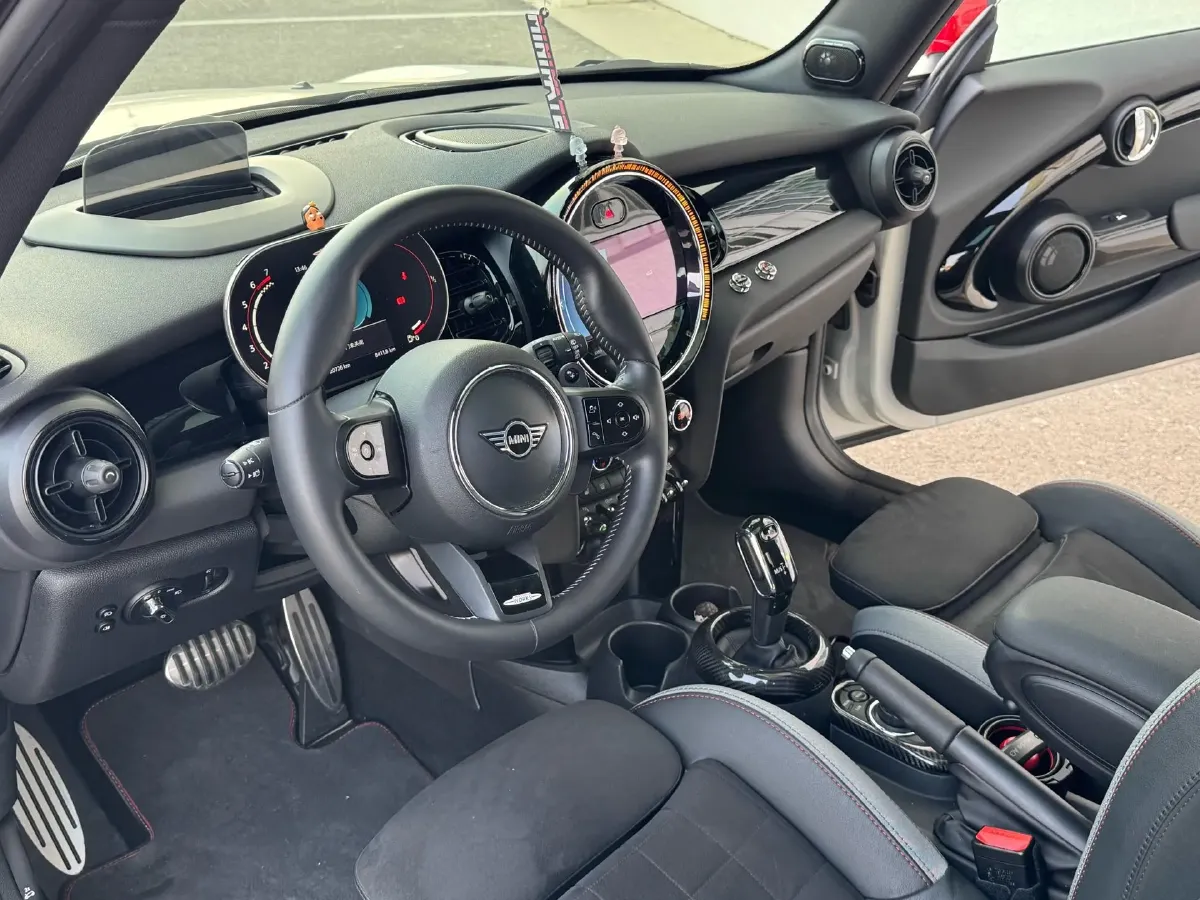 2022 MINI JCW 2.0T 231HP L4 8AT,autocango,china used car exporter,china ev exporter,chinese used car exporter,chinese used ev exporter