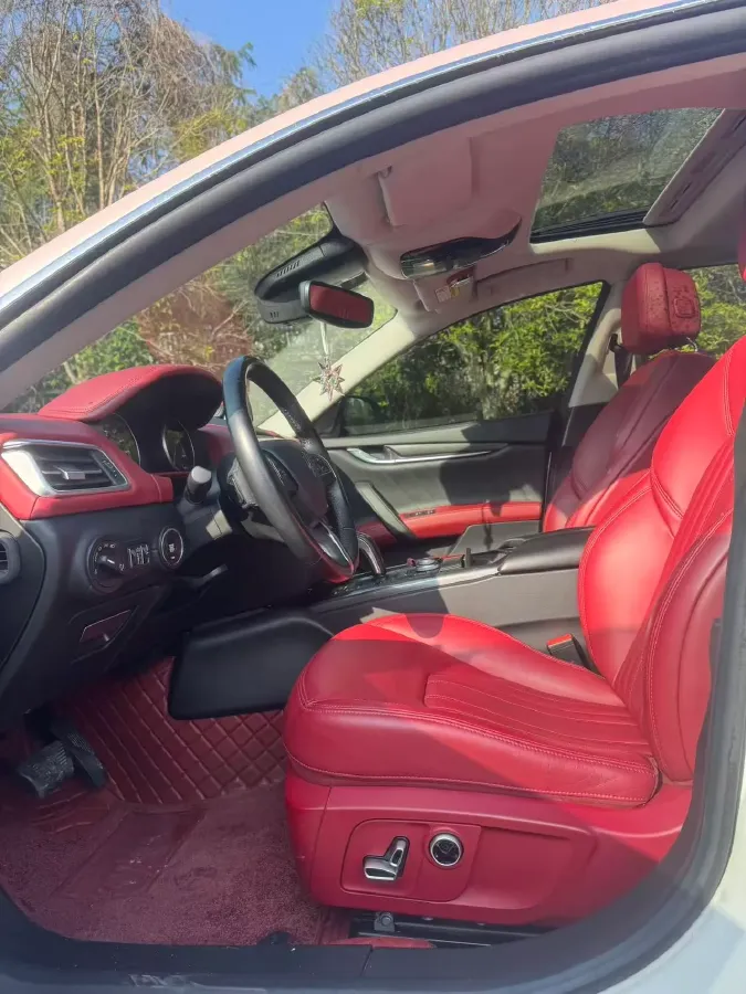 2021 Maserati Ghibli 2.0T 330HP L4 8AT,autocango,china used car exporter,china ev exporter,chinese used car exporter,chinese used ev exporter