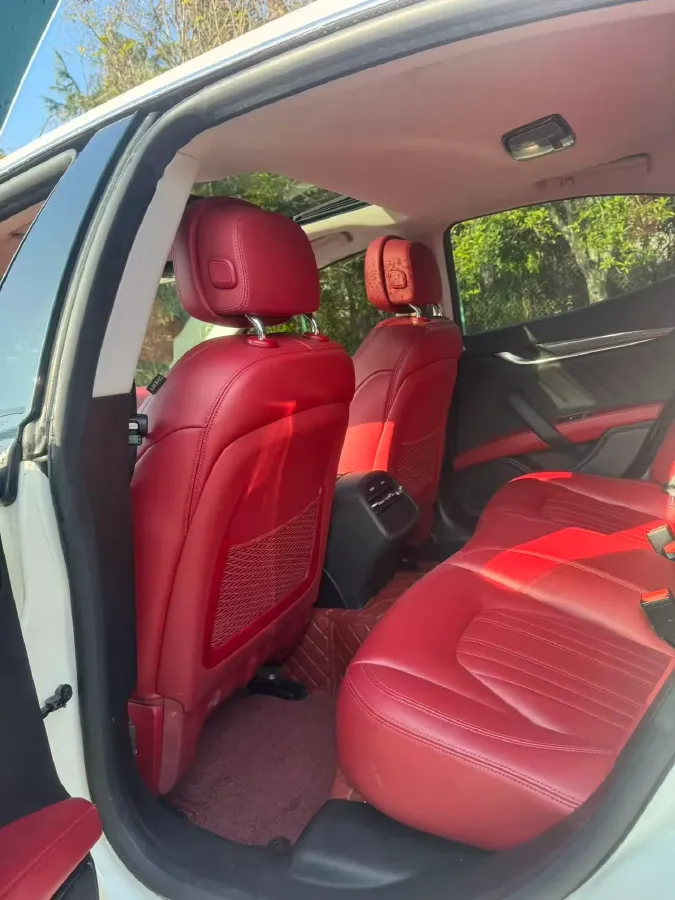 2021 Maserati Ghibli 2.0T 330HP L4 8AT,autocango,china used car exporter,china ev exporter,chinese used car exporter,chinese used ev exporter