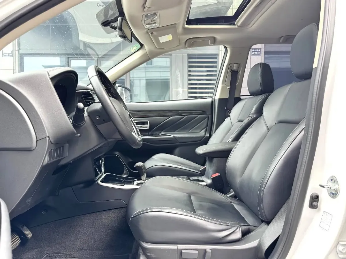 2019 Mitsubishi Outlander 2.0L 166HP L4 CVT,autocango,china used car exporter,china ev exporter,chinese used car exporter,chinese used ev exporter