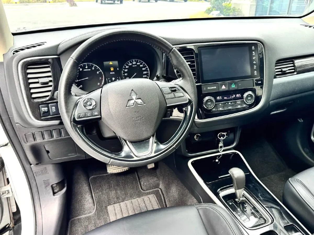 2019 Mitsubishi Outlander 2.0L 166HP L4 CVT,autocango,china used car exporter,china ev exporter,chinese used car exporter,chinese used ev exporter